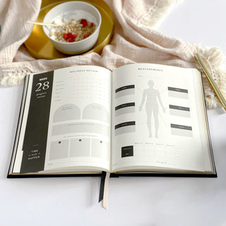 The Daily Fitness Planner covers 365 days of workout and meal planning. The fitness planner has an elegant vegan leather cover with 3 pages of gold stickers. 208 pages of fitness, meal planning, motivation and tracking. Hardback binding with foiled gilt edging to the pages. 165mm (W) x 210mm (H)