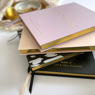 The Daily Fitness Planner covers 365 days of workout and meal planning. The fitness planner has an elegant vegan leather cover with 3 pages of gold stickers. 208 pages of fitness, meal planning, motivation and tracking. Hardback binding with foiled gilt edging to the pages. 165mm (W) x 210mm (H)