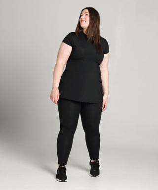 Black Gym Top with Black Leggings. Well Fit Compression Activewear for Curvy Women.